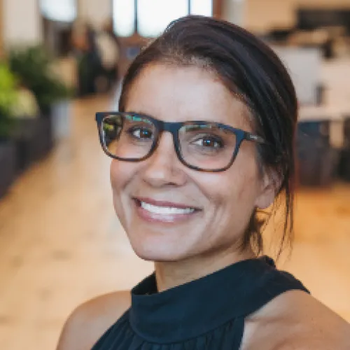 Rebecca Perra headshot