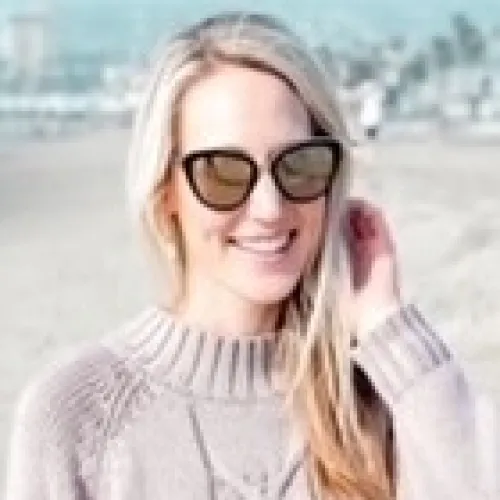 Caroline Kelley headshot