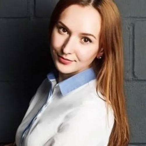 Kara Erhart headshot