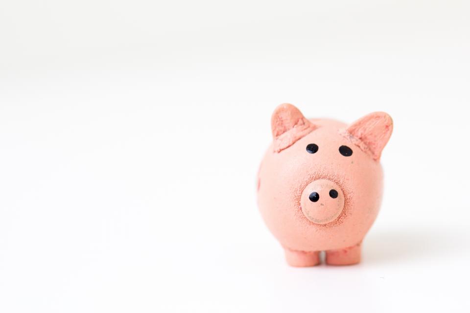 Piggy bank - tips for keeping divorce costs low